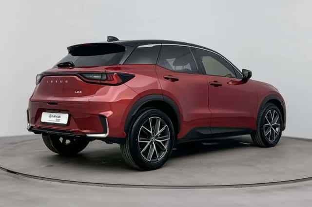 Lexus LBX (2025) thumbnail 2