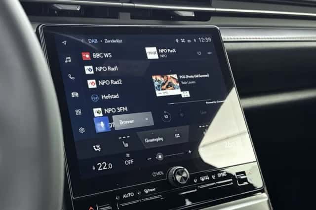 Lexus LBX (2025) thumbnail 7