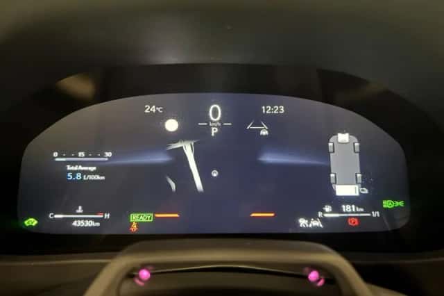 Lexus UX (2024) thumbnail 6