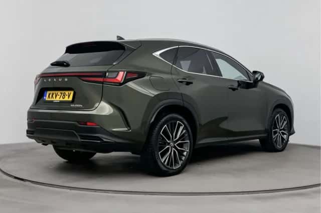Lexus NX (2023) thumbnail 2