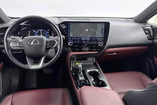 Lexus NX (2023) thumbnail 4
