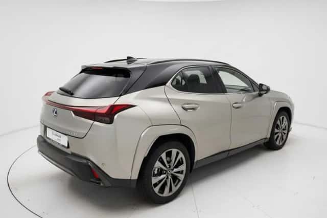 Lexus UX (2024) thumbnail 2