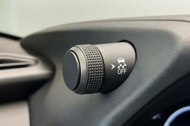 Lexus UX (2024) thumbnail 12
