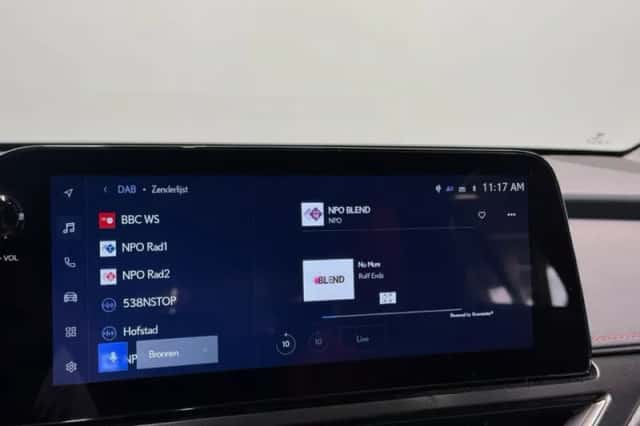 Lexus UX (2024) thumbnail 14