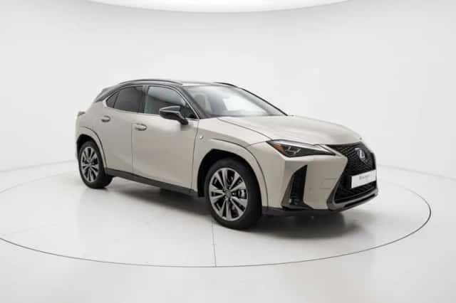 Lexus UX (2024) thumbnail 3
