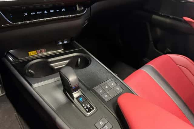 Lexus UX (2024) thumbnail 21