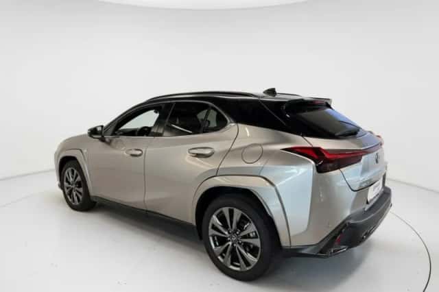 Lexus UX (2024) thumbnail 4