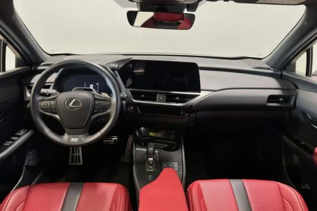 Lexus UX (2024) thumbnail 5