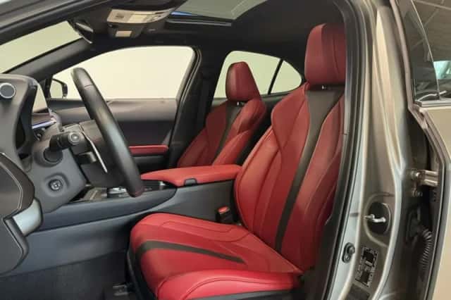 Lexus UX (2024) thumbnail 6