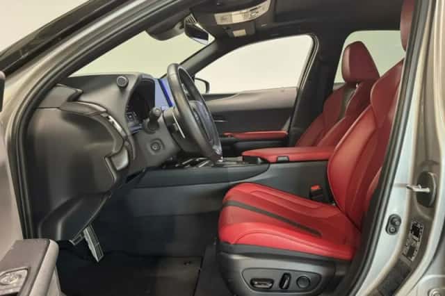 Lexus UX (2024) thumbnail 7