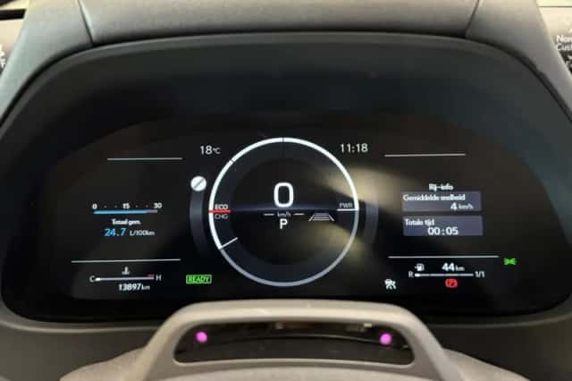 Lexus UX (2024) thumbnail 9