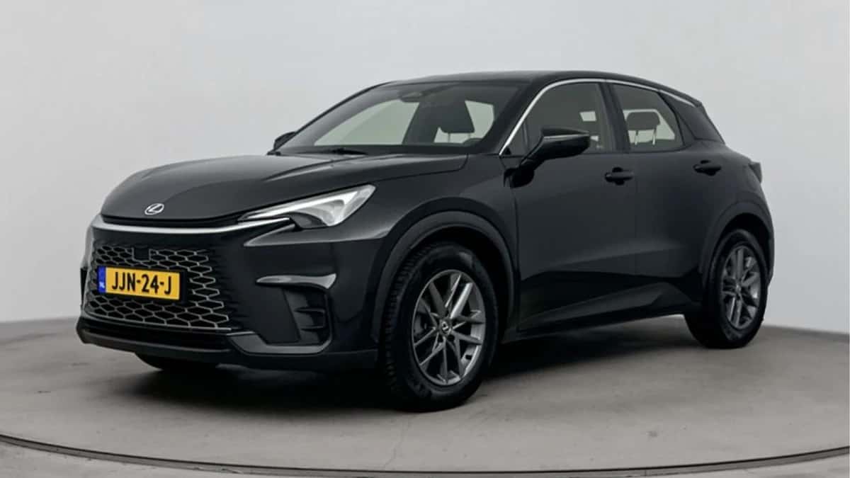Lexus LBX (2024) — foto 1