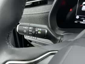 Lexus LBX (2024) thumbnail 16