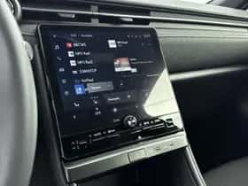 Lexus LBX (2024) thumbnail 17