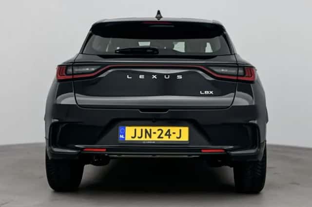 Lexus LBX (2024) thumbnail 19