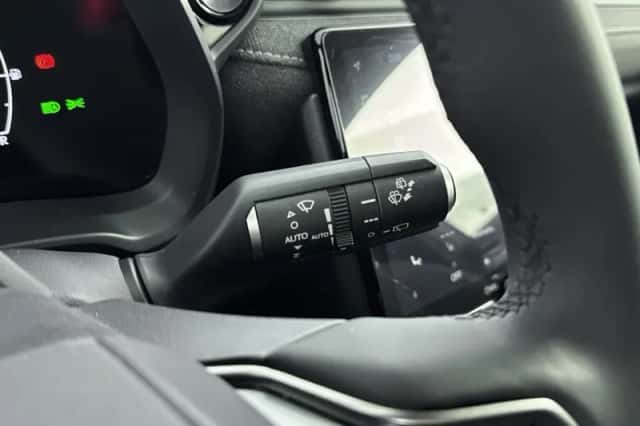 Lexus LBX (2024) thumbnail 21
