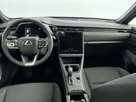 Lexus LBX (2024) thumbnail 4