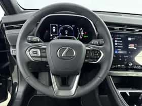 Lexus LBX (2024) thumbnail 5
