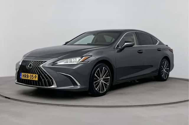 Lexus ES (2023)