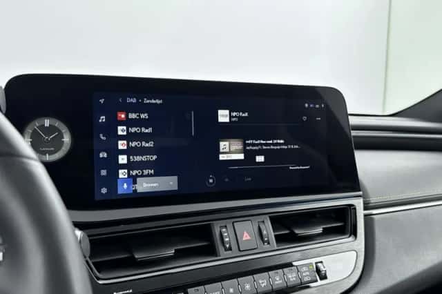 Lexus ES (2023) thumbnail 11