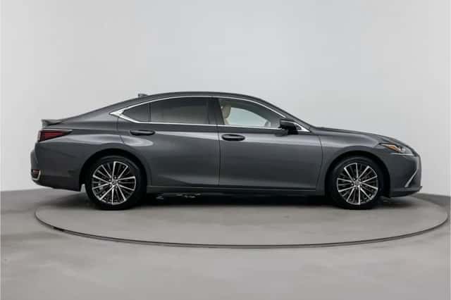 Lexus ES (2023) thumbnail 14