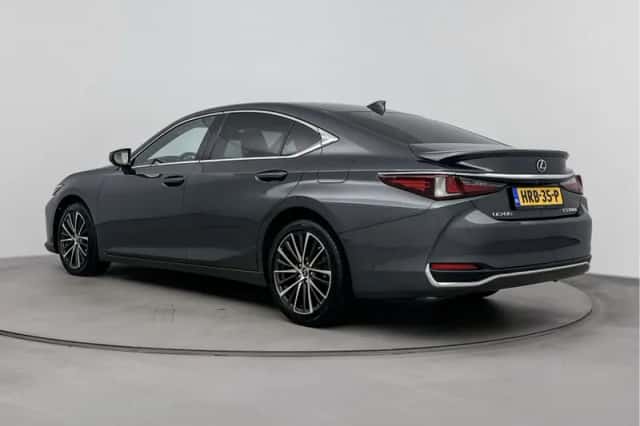 Lexus ES (2023) thumbnail 16