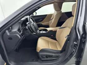 Lexus ES (2023) thumbnail 18