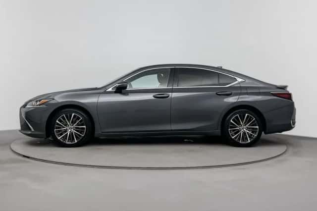 Lexus ES (2023) thumbnail 3