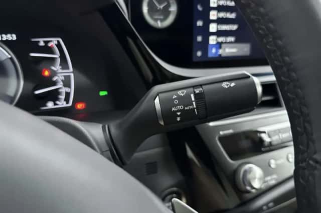Lexus ES (2023) thumbnail 23