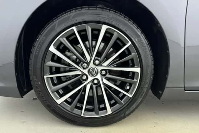 Lexus ES (2023) thumbnail 34