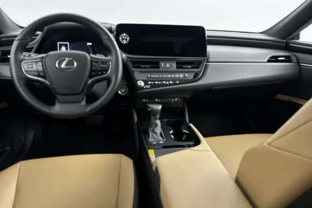 Lexus ES (2023) thumbnail 5