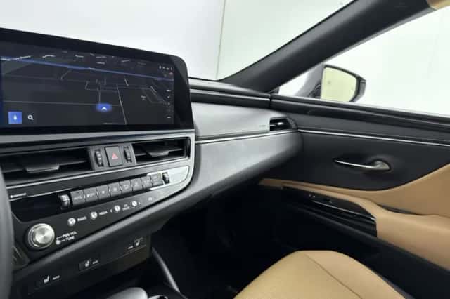 Lexus ES (2023) thumbnail 7