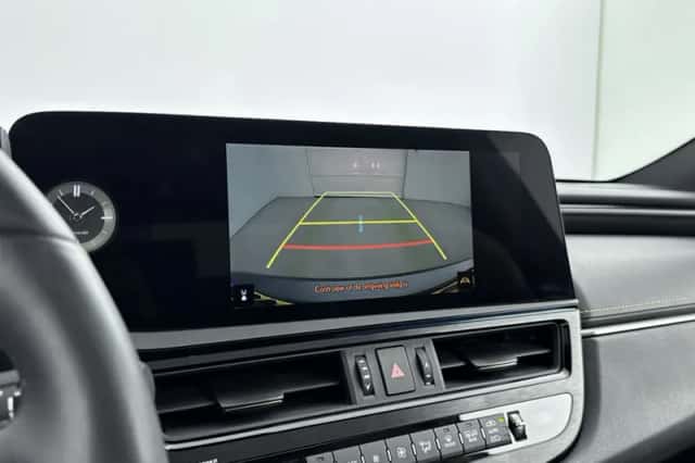 Lexus ES (2023) thumbnail 10