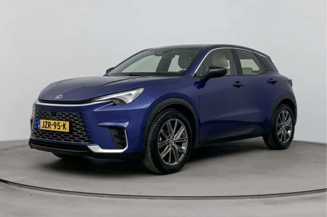 Lexus LBX (2024) thumbnail 1
