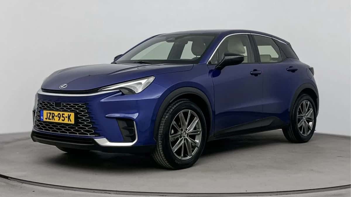 Lexus LBX (2024) — foto 1