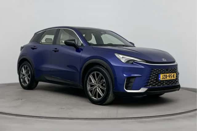 Lexus LBX (2024) thumbnail 12