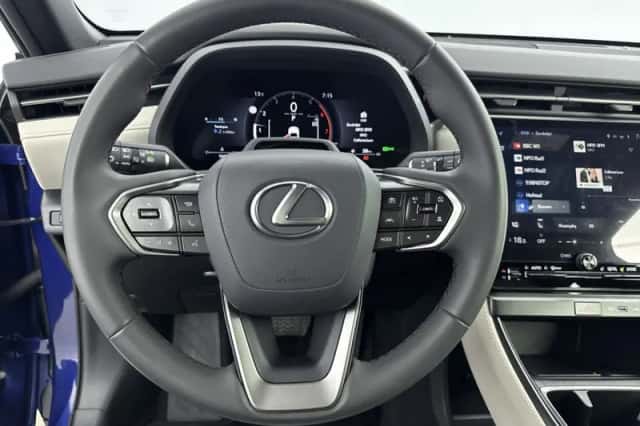 Lexus LBX (2024) thumbnail 17