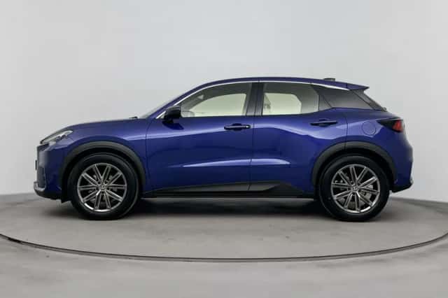 Lexus LBX (2024) thumbnail 3