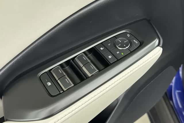 Lexus LBX (2024) thumbnail 21