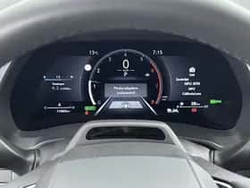 Lexus LBX (2024) thumbnail 5