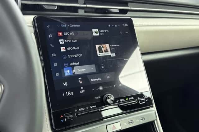 Lexus LBX (2024) thumbnail 7