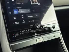 Lexus LBX (2024) thumbnail 9