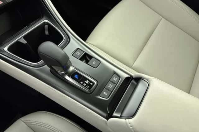 Lexus LBX (2024) thumbnail 10