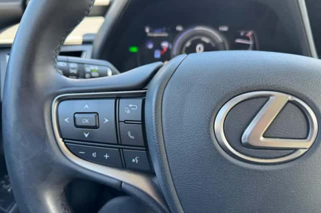 Lexus UX (2023) thumbnail 13