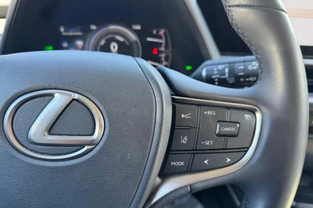 Lexus UX (2023) thumbnail 14
