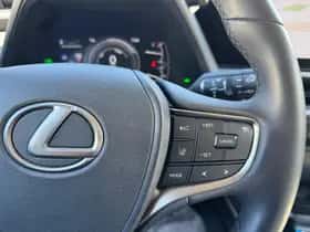 Lexus UX (2023) thumbnail 14