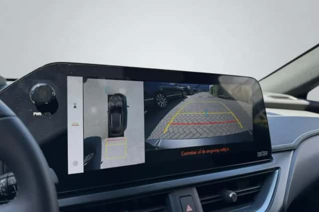 Lexus UX (2023) thumbnail 17