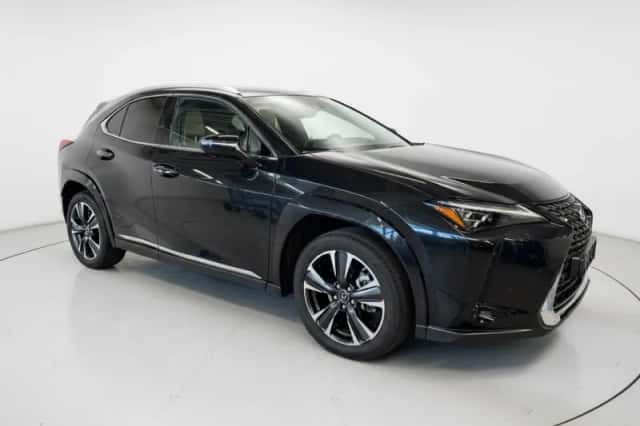 Lexus UX (2023) thumbnail 3