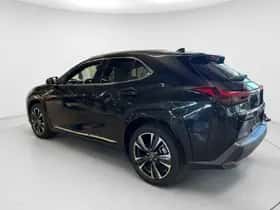 Lexus UX (2023) thumbnail 4