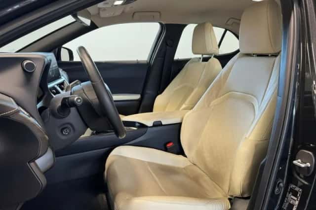 Lexus UX (2023) thumbnail 5